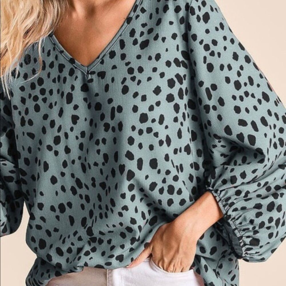 BiBi Teal Blue Spotted V Neck Relaxed Fit Animal Print Top Sz L